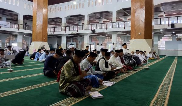 Umat Islam di Kota Tasikmalaya Sambut Ramadhan dengan Tadarusan di Masjid Agung