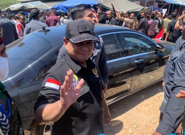 Menhan Prabowo Subianto Turut Menyapa Mama-Mama di Pasar Youtefa Papua saat Dampingi Presiden Jokowi