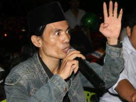 Akmal Malik dan Panitia Penanaman 1,2 Juta Bibit Mangrove Diminta Bertanggung Jawab