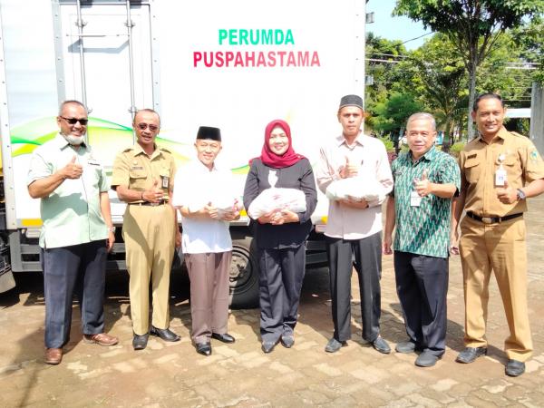 Jelang Ramadan, Anggota DPRD Jateng Bagikan Sembako