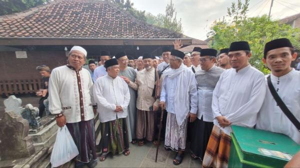 Presiden PKS Ahmad Syaikhu Pimpin Tahlil Ziarah Wali Songo