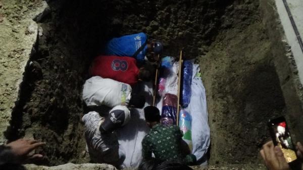 Pemakaman Pebulutangkis Syabda Perkasa Belawa Dikuburkan Satu Liang Lahad Bersama Ibu dan Neneknya