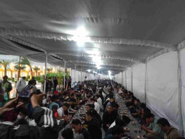Ribuan Masyarakat Buka Puasa Bersama di Masjid Raya Syeik Zayed Solo