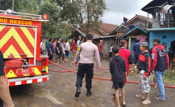 Lima Rumah Warga Di Cikajang Garut Dilalap Si Jago Merah, Kerugian ...