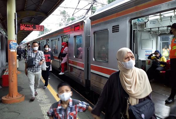 Perjalanan KRL Commuter Line Stasiun Cicayur - Parung Panjang Terhambat Akibat Pengecekan Prasarana