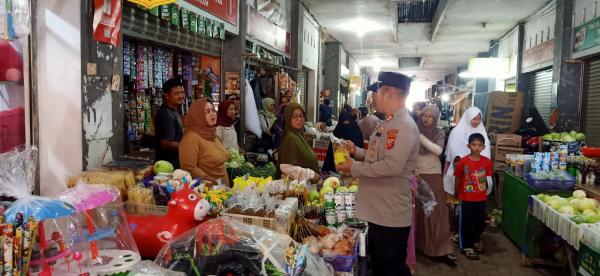 Polsek Cineam Monitoring Harga Sembako di Pasar Tradisional dan Patroli Rawan Aksi Pencurian