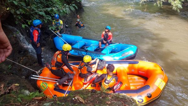Tim SAR Gabungan Kembali Lakukan Pencarian Pemancing Warga Kota Tasikmalaya yang Hanyut di Sungai