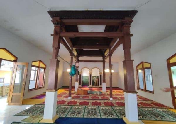 Melihat Salah Satu Masjid Tertua di Kuningan, Ada Ukiran Berusia Ratusan Tahun