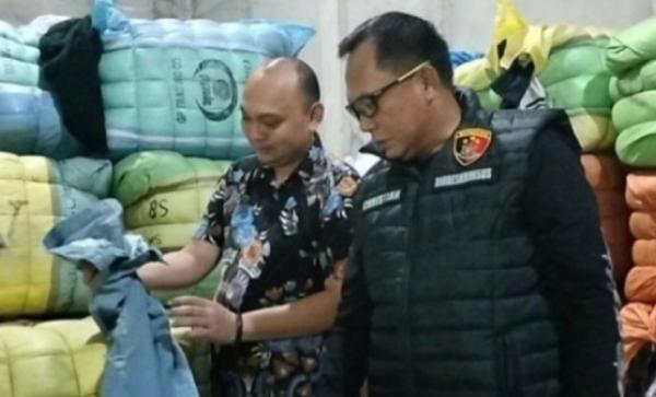 Gerebek Gudang Baju Bekas Impor, Polisi Amankan 3 Orang Penjaga