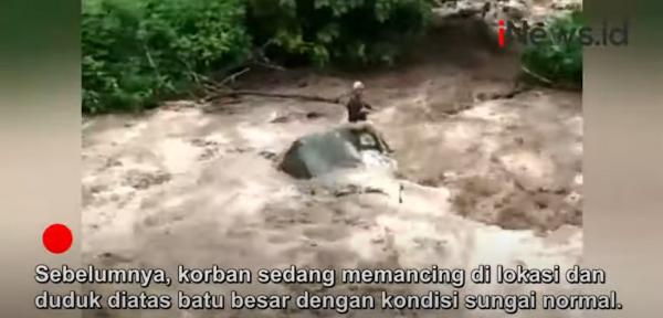 Penyelamatan Pemancing Terjebak Banjir Bandang di Sungai Catur Madiun