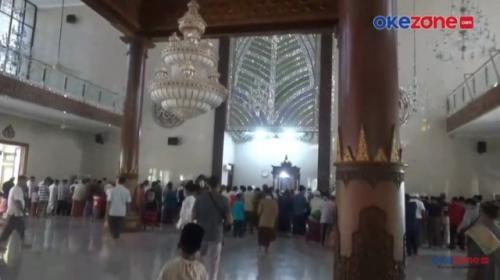 Wow Keren! Atap Masjid Agung Darussallam Bojonegoro Berlapiskan Kaca Berlian