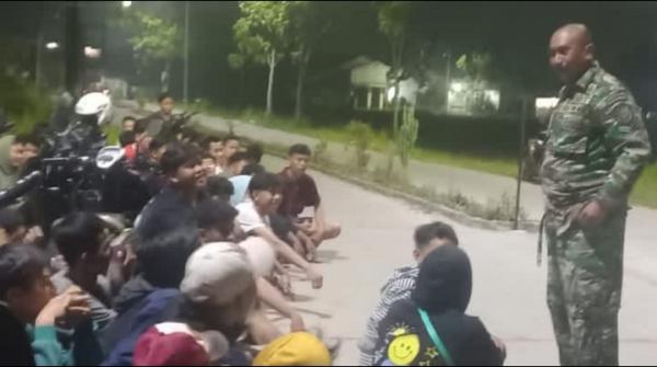 Cegah Tawuran, Pemuda Gerombol Dihalau oleh Serda Safrudin Babinsa Koramil 0602-18/Kragilan Serang