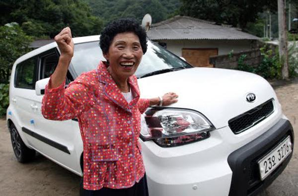 Wow, Perempuan 69 Tahun Ini Harus Jalani Tes Sebanyak 960 Kali Demi Mendapatkan SIM