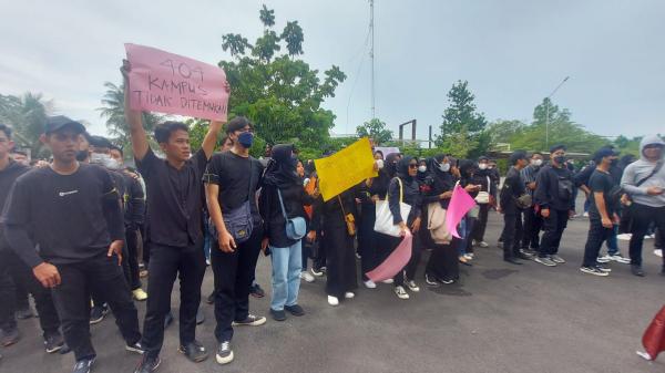 STMIK Tasikmalaya Ditutup, Ratusan Mahasiswa Unjuk Rasa Tuntut Pihak Kampus Bertanggung Jawab