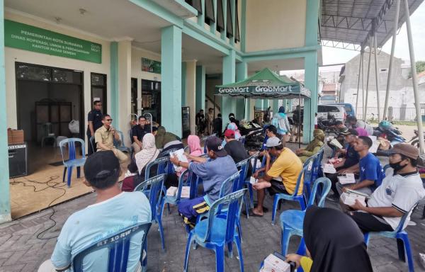 Gerebek Pasar, BPJAMSOSTEK Surabaya Tanjung Perak Sampaikan Pentingnya Jaminan Sosial bagi Pekerja