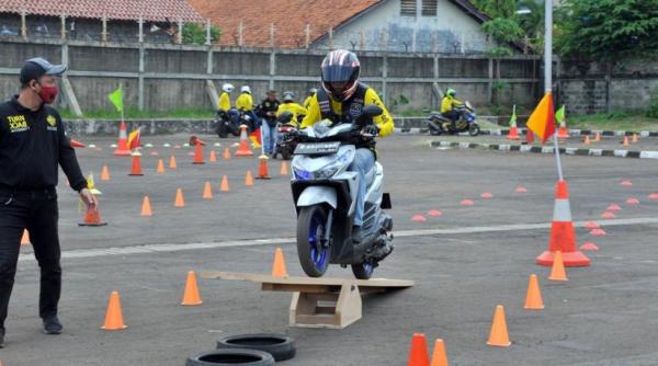 Safety Riding dan Driving Harus Diterapkan, Kecelakaan di Indonesia Tertinggi di Asia Tenggara
