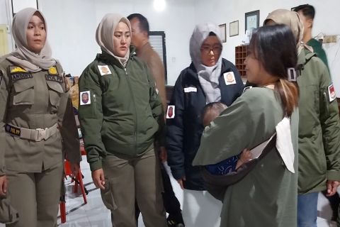 Razia Hotel di Bulan Puasa, Petugas Satpol PP Temukan PSK Bawa Bayi Kekamar