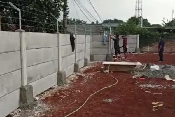 Warga : Wakil Wali Kota Tangsel Dicuekin, Tembok Gang Besan Ditambah Kawat Duri