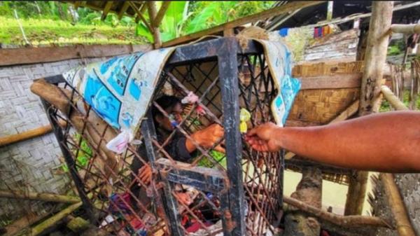 Polisi Lepas 2 Pria ODGJ yang Tengah Dikerangkeng Besi di Cikakak Sukabumi 
