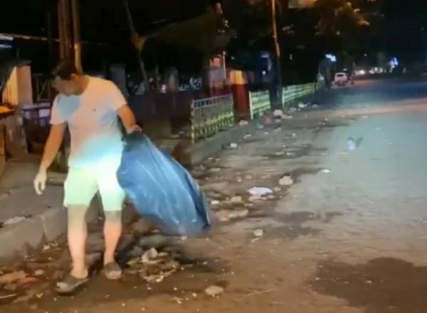 Tak Pandang Bulu, Pengusaha Muda Asal Cianjur Juga Mulung Sampah di Jalanan