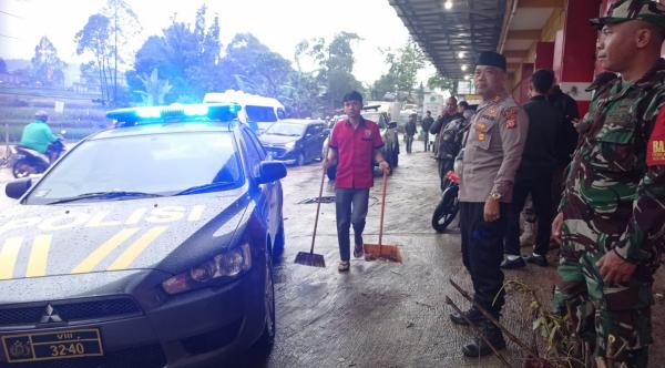 Pasca Banjir di Bayongbong Garut Polisi Lakukan Mitigasi Bencana