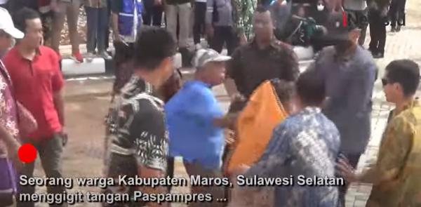 Warga Maros Gigit Tangan Paspampres Supaya Bisa Dekat dengan Presiden Jokowi