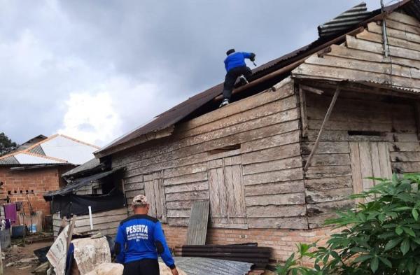Bupati Basel Perintahkan Dinas Terkait Turun Berikan Bantuan ke Korban Puting Beliung Desa Jeriji
