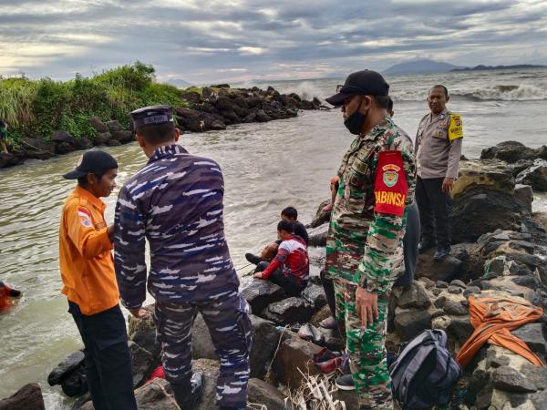 Belum Ditemukan, Pencarian Korban Terseret Arus di Muara Sungai Pangaradan Anyer  Dilanjutkan Besok