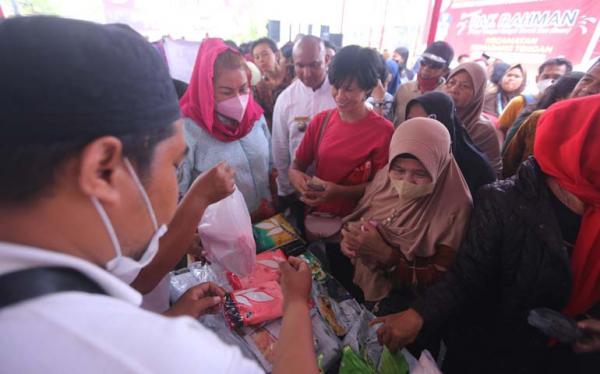 Mbak Ita Gelar Pasar Murah di 16 Kecamatan untuk Ringankan Beban Masyarakat