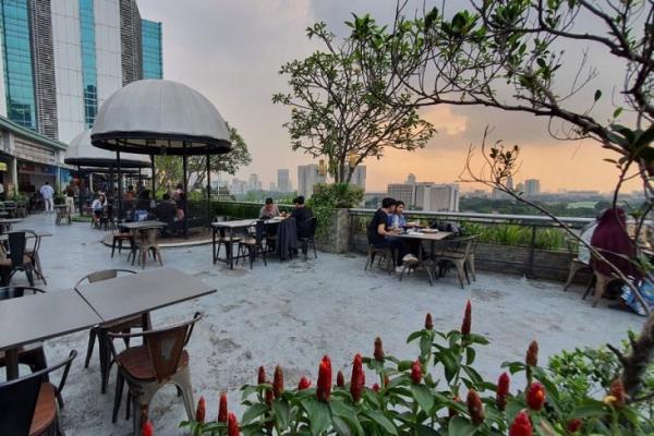 Menikmati Menu Berbuka Puasa Sembari Memandang Indahnya Sunset di Tengah Kota Jakarta