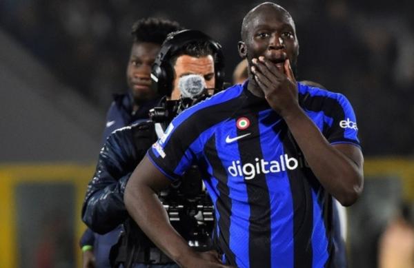 Romelu Lukaku Rela Potong Gaji Demi Bertahan di Inter Milan