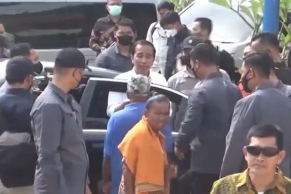 Astaga, Demi Bertemu Presiden Jokowi Ibu Ini Nekat Gigit Tangan Paspampres