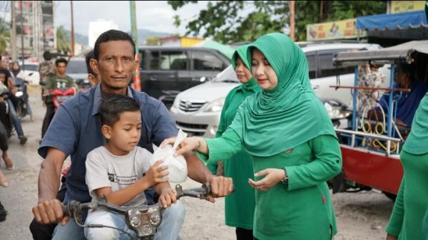 Borong Dagangan UMKM, Kodim Abdya Bagikan 500 Bungkus Takjil Gratis kepada Pengguna Jalan