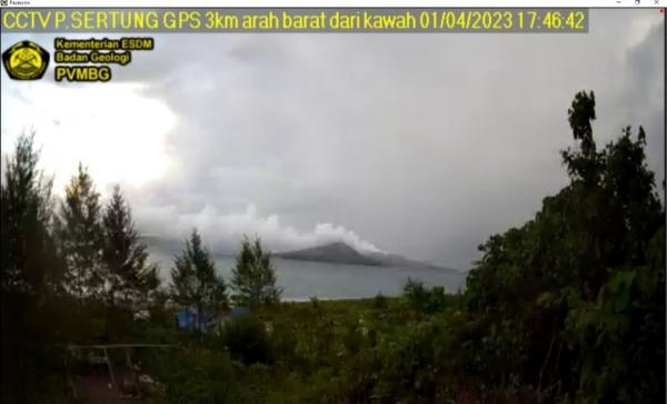 Dari Gunung Anak Krakatau yang Tertutup Kabut hingga Angin Kencang Masyarakat Diimbau Tetap Waspada