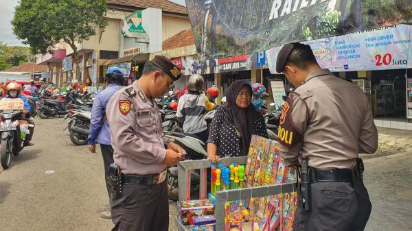 Antisipasi Gangguan Kamtibmas saat Ramadhan, Pedagang Kembang Api di Ciamis Dirazia Polisi