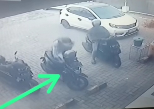 Rekaman CCTV  Komplotan Pencuri motor Beraksi di Bandar Lampung