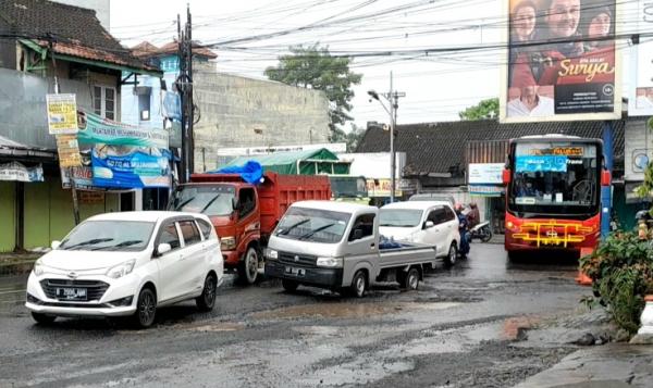 Tanggapi Jalan Rusak di Kartasura Belum Diperbaiki, Praktisi Hukum: Warga Bisa Gugat Bupati