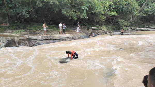SAR Gabungan Bantu Pencarian Stoner Samen Warga Toraja Utara yang Diduga Lompat ke Sungai Sadan