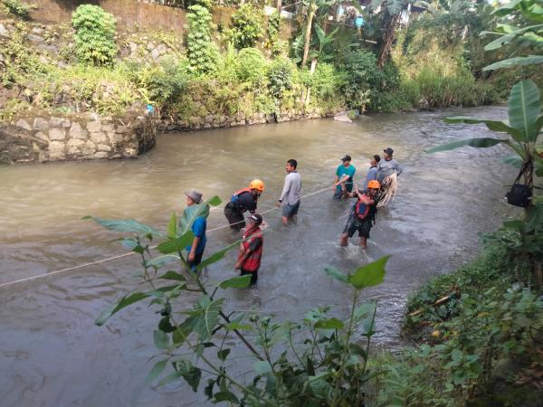 Kerap Picu Banjir, Warga Perumahan di Purwokerto Gotong Royong Bersihkan Sungai dari Sampah