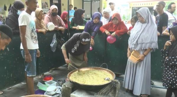 Pernik Ramadhan, Bagi-bagi Takjil Bubur Bonang, Tradisi Bersedekah Sunan Bonang