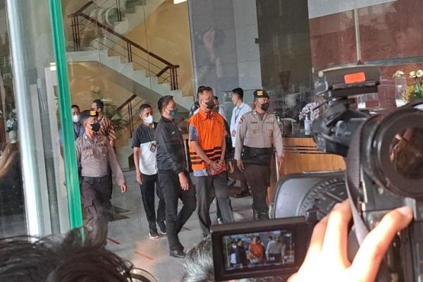 Usai Diperiksa KPK, Mantan Pejabat Direktorat Jenderal Pajak Rafael Alun Trisambodo Langsung Ditahan