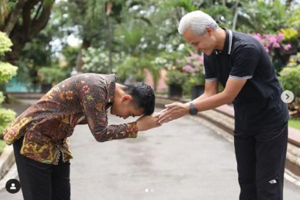 Luar Biasa, Gibran Sungkem Minta Maaf, Ini Pernyataan Ganjar Sangat Menyentuh