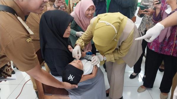 Cegah Polio Pada Anak, 75 Ribu Bayi dan Balita di Ciamis Jalani Vaksinasi