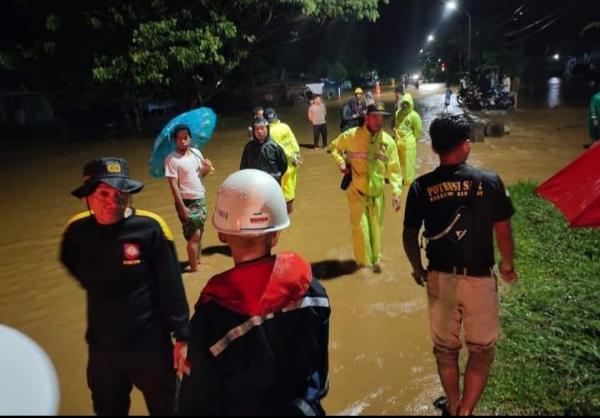 Banjir Kepung Desa Ussu, Ratusan Rumah Terendam dan Dua Bayi Dievakuasi