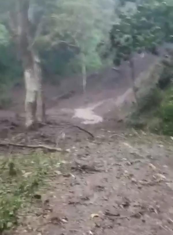 Diterjang Banjir Bandang dan Longsor, Jalur Kawah Ijen Bondowoso Terputus