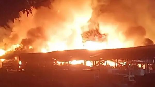 Pasar Tradisional Tatelu di Minahasa Utara Terbakar, Api Berkobar Hebat