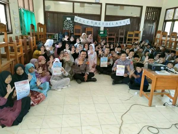 Foto Kegiatan Sat Binmas Polres Pringsewu Terkait Bahaya Petasan Hingga Perang Sarung