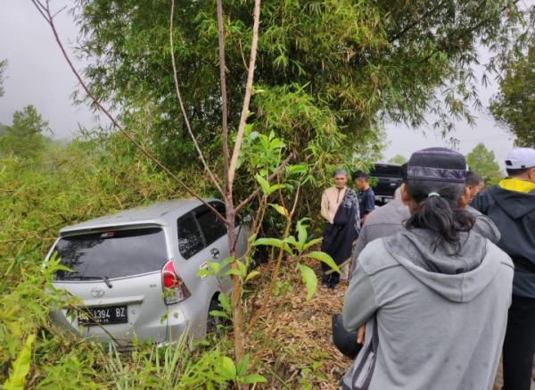 Diduga Sopir Mengantuk,  Mobil Toyota Avanza Tabrak Pohon Bambu di Gayo Lues