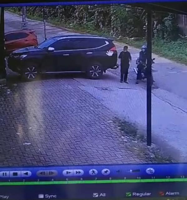 Video CCTV Aksi Pencurian Modus Pecah Kaca Mobil di Bandarlampung, Uang Rp800 Juta Raib
