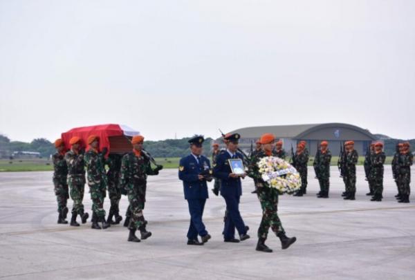 Prajurit TNI Gugur Saat Latihan Terjun Payung untuk Persiapan HUT TNI AU di Jakarta